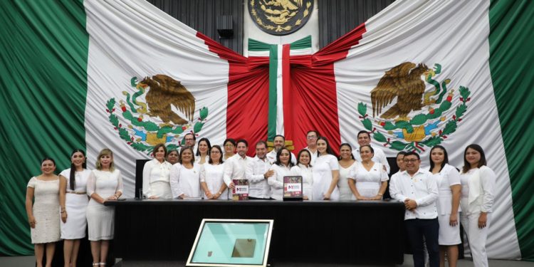 Entregan ante la XVII Legislatura Primer Informe de Labores de la gobernadora Mara Lezama