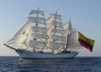 Buque de la Armada de Colombia llega a isla de Cozumel