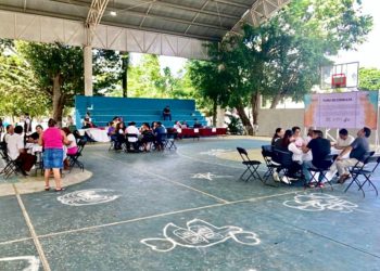 INMAYA e IEQROO dan a conocer derechos políticos-electorales a habitantes de comunidades mayas