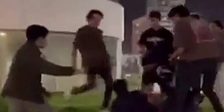 Estudiantes de la Anáhuac Puebla golpean a joven en antros de Angelópolis