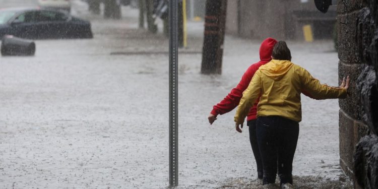 Fuertes lluvias dejan inundaciones en Nueva York