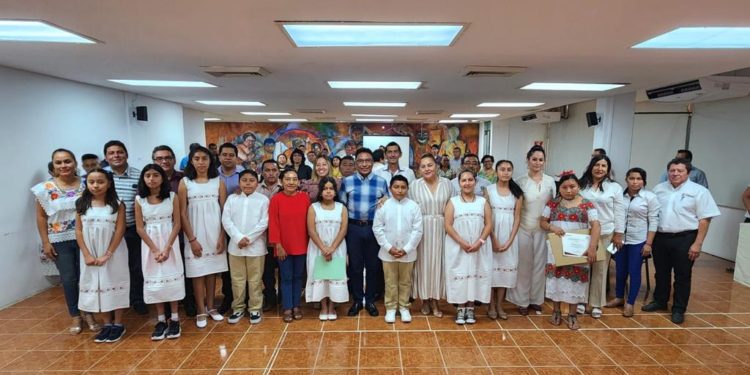 Premian a las y los alumnos ganadores de la Olimpiada del Conocimiento Infantil 2023