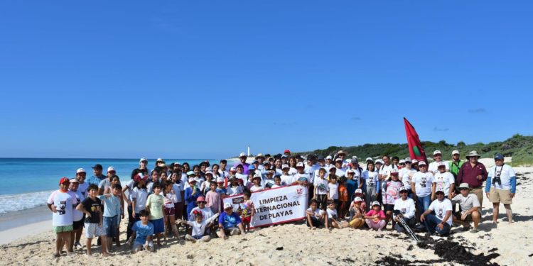 La Fundación de Parques y Museos se sumó a la XXXVIII Jornada Internacional de Limpieza de Playas