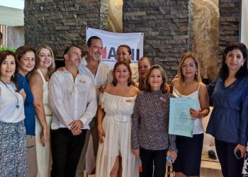 SEDETUS asiste a la firma de actas constitutivas de la AMII secciones Cancún y Tulum