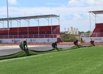 Gobierno de Mara Lezama fortalece el deporte con la rehabilitación de la cancha de fútbol del CEDAR de Cancún: COJUDEQ