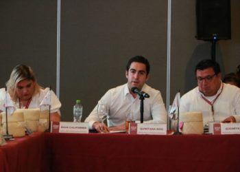 Eugenio Segura Vázquez participa en reunión de funcionarios fiscales