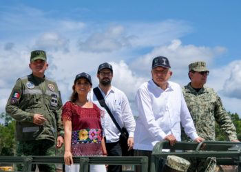 Mara Lezama acompaña al presidente López Obrador en la supervisión de las vías de la transformación