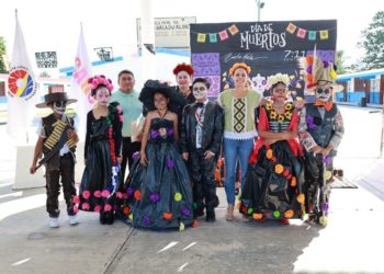 Fomenta Ana Paty Peralta tradiciones mexicanas en escuelas