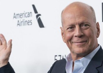 Glenn Gordon Caron, amigo Bruce Willis confiesa que la alegría de vivir del actor se ha ido