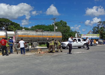 Fuerte accidente en Av López Portillo deja dos personas heridas