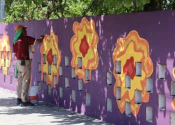 Embellecen panteones por el Día de Muertos en Cancún