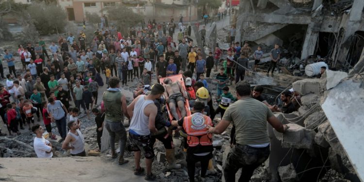 Reportan 700 muertos por bombardeos israelíes