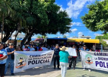 Elementos de Seguridad Publica se manifiestan en Cancún