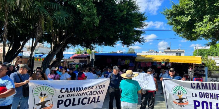 Elementos de Seguridad Publica se manifiestan en Cancún