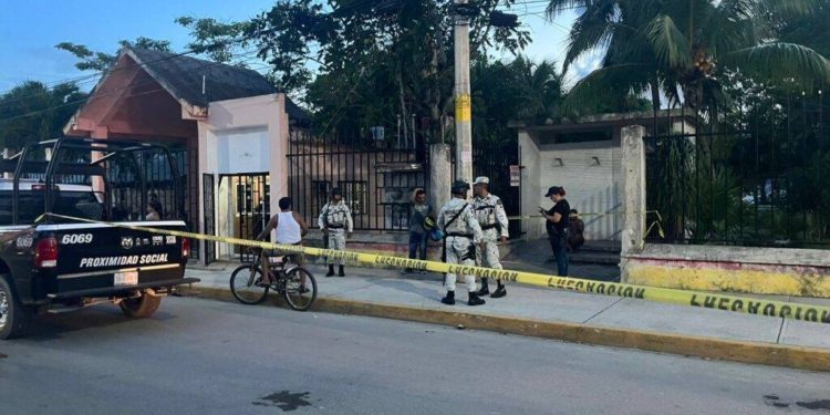 Asesinan a una mujer frente al balneario en zona continental de Isla Mujeres