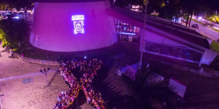 Encabeza Humberto Aldana encendido rosa en el Congreso