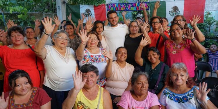 Dan programas sociales independencia económica a mujeres cancunenses: Pablo Bustamante