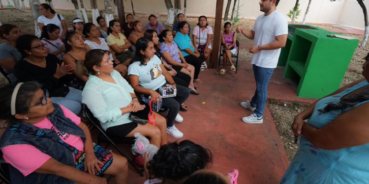 Lleva Pablo Bustamante programas del bienestar a mujeres y sus familias
