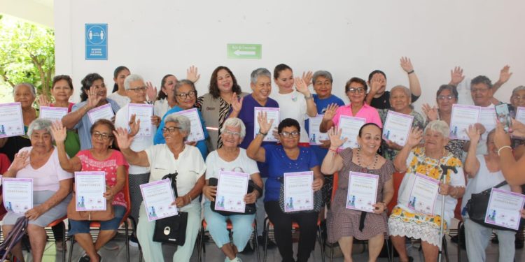 IQM capacita a mujeres en el autocuidado a través del taller “Corresponsabilidad familiar”