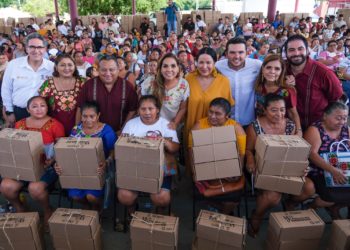 Mujeres artesanas reciben apoyos de Mara Lezama para impulsar su arte