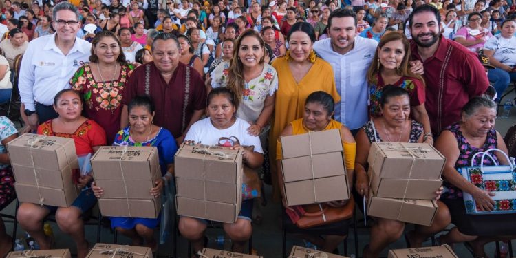 Mujeres artesanas reciben apoyos de Mara Lezama para impulsar su arte