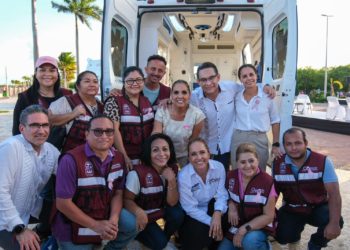 Mara Lezama realiza histórica entrega de 30 ambulancias para el servicio de salud de las y los quintanarroenses