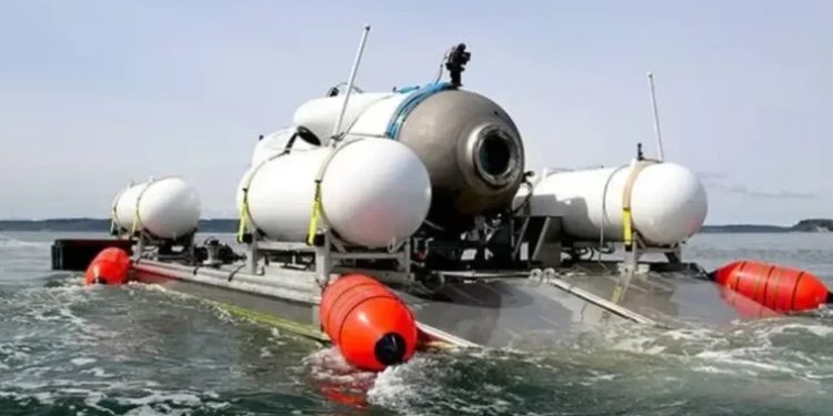 Recuperan presuntos restos humanos del sumergible Titán