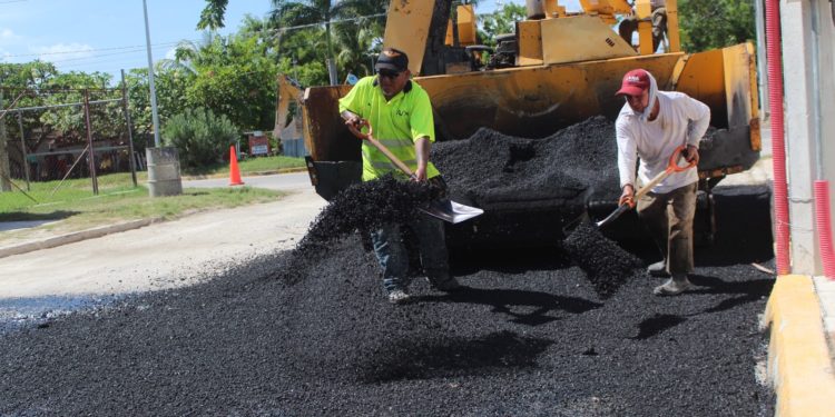 Con el programa Rehabilitación de Desfondes en Chetumal se mejoran las vialidades