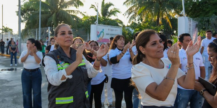 Da salida Mara Lezama al envío a Guerrero de 50 toneladas de ayuda humanitaria de los quintanarroenses