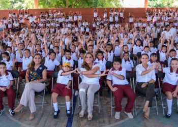 Implementa Mara Lezama clases de inglés en escuelas públicas en un acto de justicia social