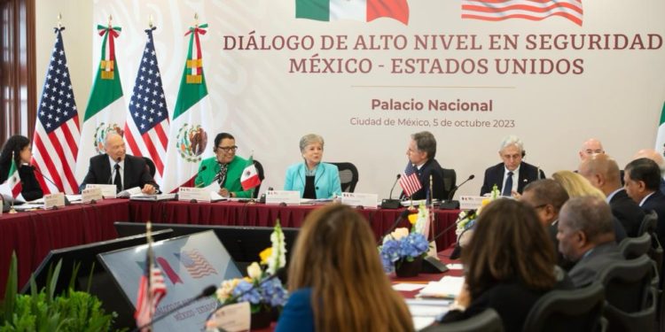 Gobierno de México promete combatir el fentanilo y le pide a EU terminar con el tráfico de armas