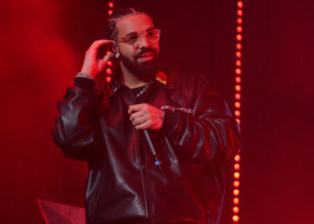 Drake regala 50 mil dólares a un fan durante su concierto en Miami