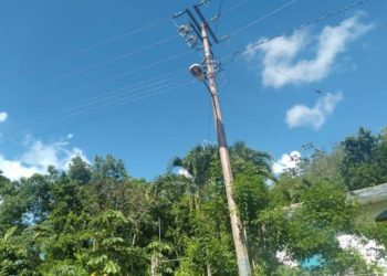 Habitantes de San Cosme en Lázaro Cárdenas llevan más de dos días sin Luz