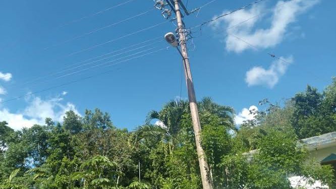 Habitantes de San Cosme en Lázaro Cárdenas llevan más de dos días sin Luz
