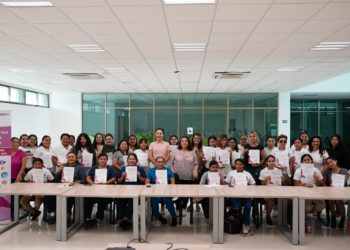IQM capacita a estudiantes de la Universidad Politécnica de Bacalar en Marketing Digital y Fotografía