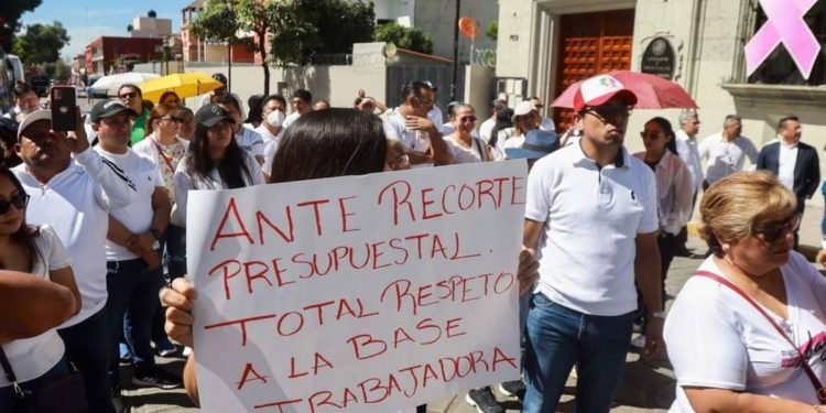 Trabajadores del Poder Judicial se manifiestan para exigir que frenen la extinción de fideicomisos