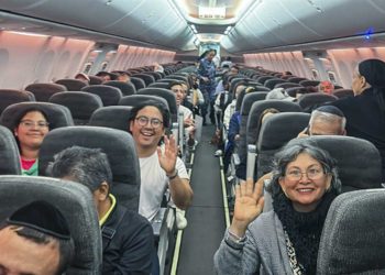 Mexicanos salen de Israel rumbo a México