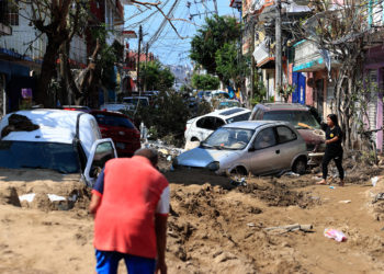Suman 48 muertos y 58 desaparecidos tras el paso del huracán Otis en Acapulco