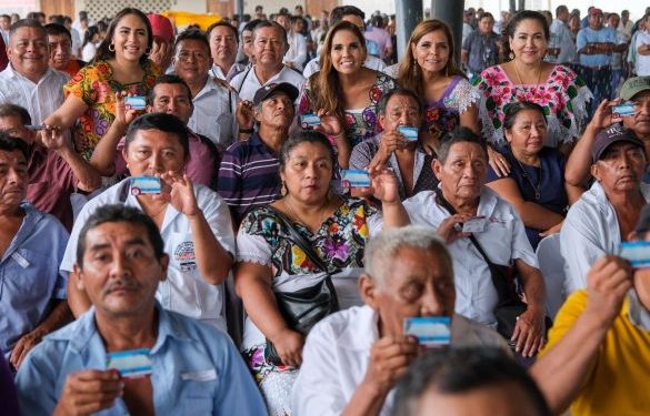 Mara Lezama entrega credenciales a dignatarias y dignatarios mayas de Quintana Roo