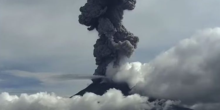 Volcán Popocatépetl registró una fuerte explosión