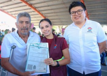 Facilita Ana Paty Peralta regularización de documentos en Jornada de Atención Ciudadana