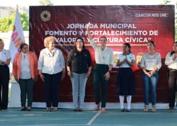Ana Paty Peralta motiva a jóvenes a dar lo mejor por Cancún