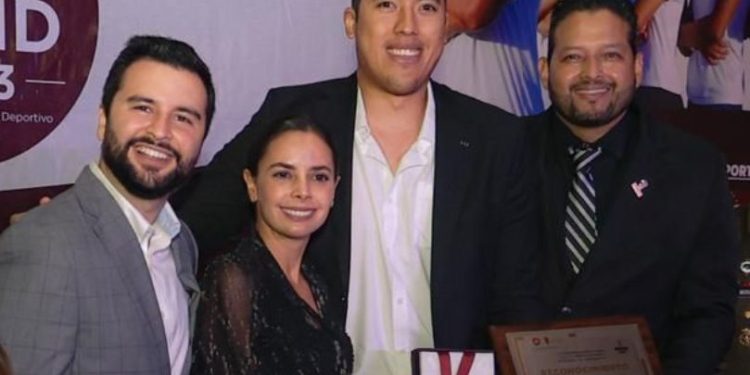 Galardona Ana Paty Peralta a deportistas cancunenses