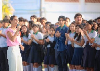 Ana Paty Peralta llama a jóvenes a trabajo por Cancún
