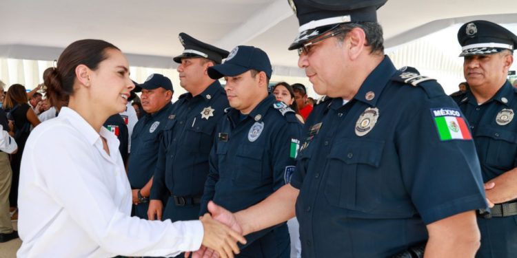 Más equipamiento y patrullas para fortalecer seguridad pública de BJ y Q.Roo: Ana Paty Peralta