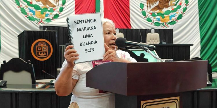 Comparte Irinea Buendía testimonio de lucha en busca de justicia