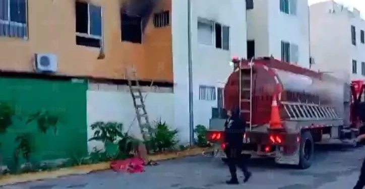 Se incendia departamento en Cielo Nuevo, Cancún