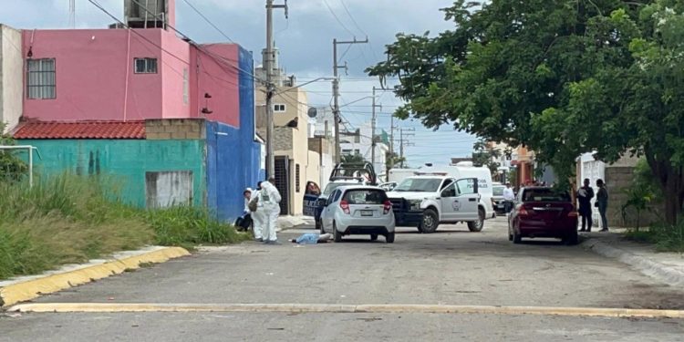 Riña deja a un abogado muerto y otro herido tras notificar desalojo en Cancún