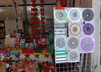 Comienza la venta de artículos navideños en el velódromo de la deportiva