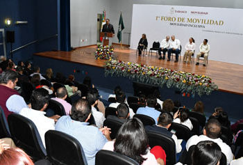 Pide rector de la UJAT construir una nueva visión de la movilidad inclusiva
